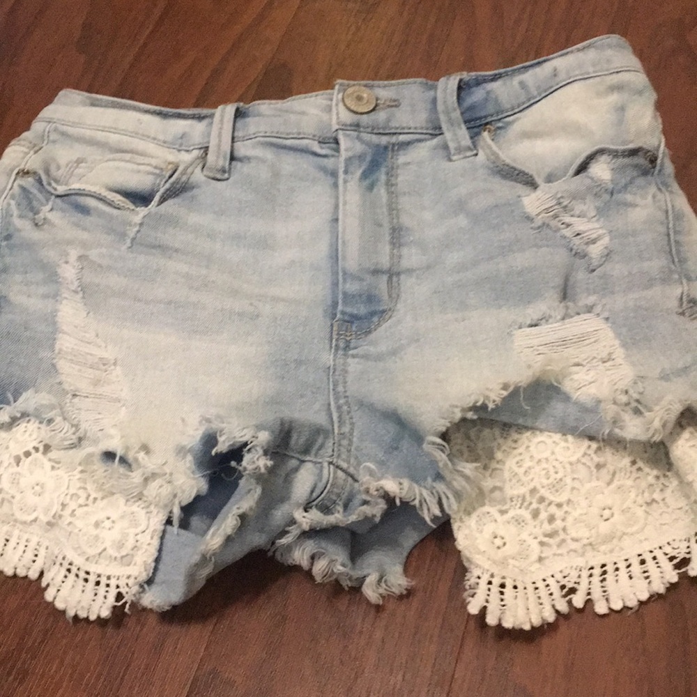 Juniors High-rise denim shorts with lace pockets